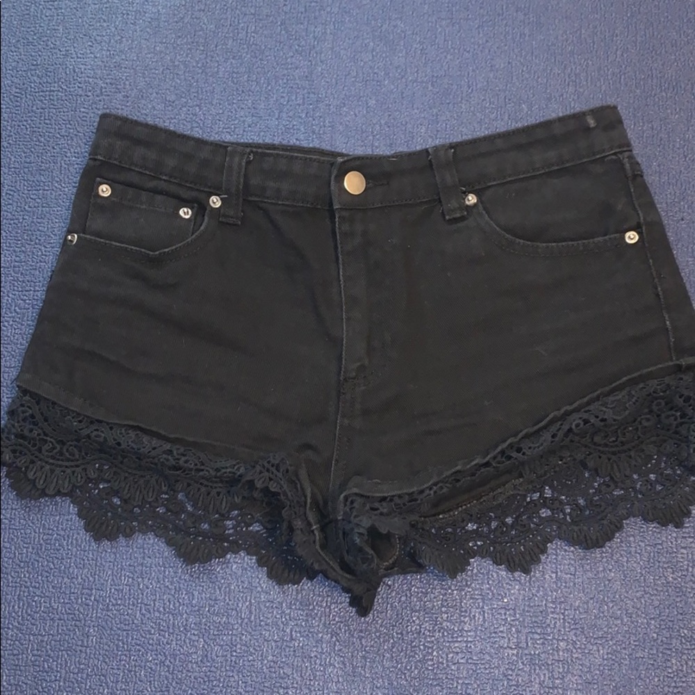 FOREVER 21 BLACK JEAN SHORT!